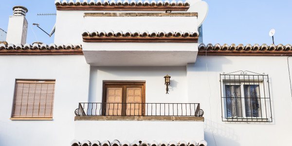 Pintar Fachadas de Casas Unifamiliares / Chalets · Pinturas Especiales Anticorrosivas y de Alta Resistencia