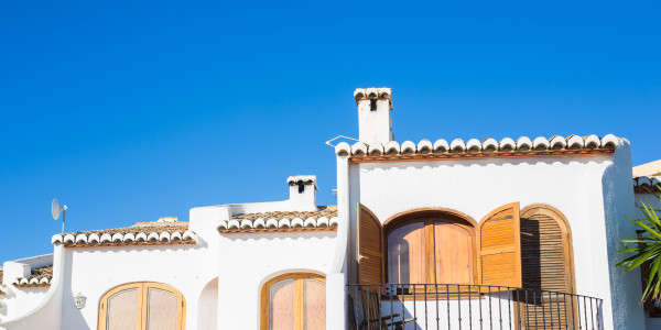 Pintar Fachadas de Casas Unifamiliares / Chalets · Pinturas para Pintado de Fachadas Metálicas o de Hormigón