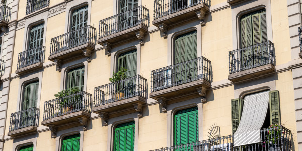 Pintar Fachadas y Patios de Luces de Comunidades Vecinos / Propietarios Cádiz · Reparación y Preparación de Superficies