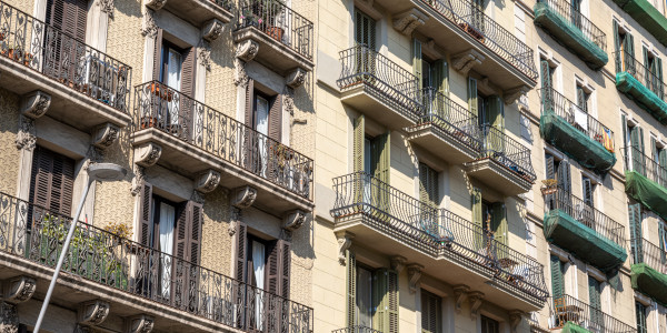 Trabajos Verticales en Fachadas de Edificios / Viviendas Bizkaia · Pintado de Fachadas con Difícil Acceso